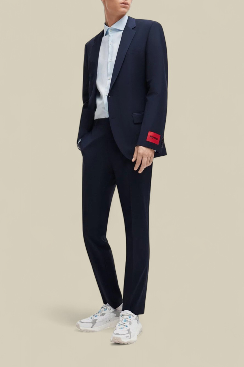 תמונת כל הלוק של חולצת כפתורים